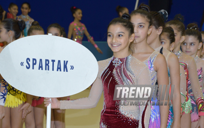 Bədii gimnastika üzrə XXII Bakı çempionatı və birinciliyi start götürüb. Bakı, Azərbaycan, 13 noyabr 2015